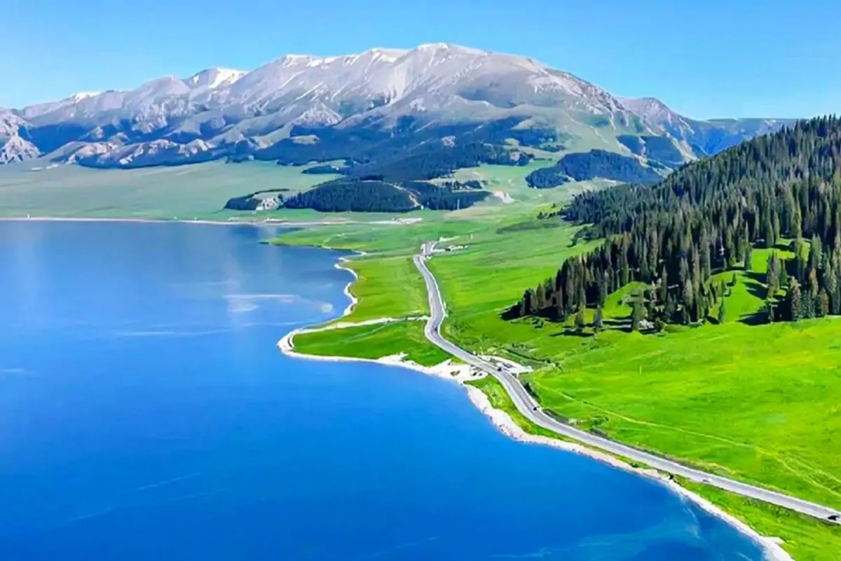 URUMQI – CAO TỐC SA MẠC – BÃI NGŨ SẮC – BURQIN – HỒ KANAS – LÀNG HOÀ MỤC – THÀNH PHỐ MA QUỶ URHO – HỒ SAYRAM – CẦU GUOZIGOU – YINING